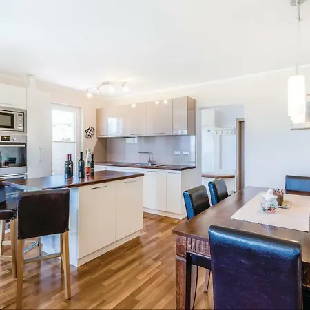 Three-bedroom Holiday In * Hrvatini