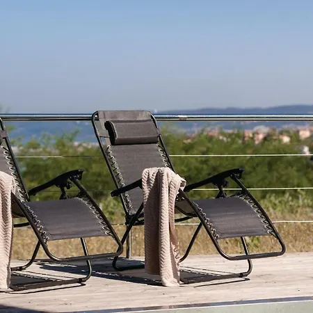 Three-bedroom Holiday In Σπίτι διακοπών Hrvatini
